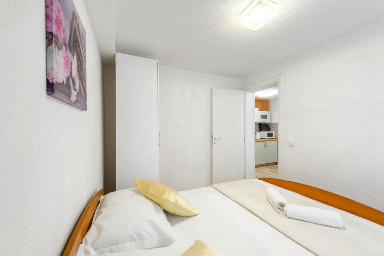 Apartments By The Sea Baska Voda, Makarska - 17570 Exterior photo
