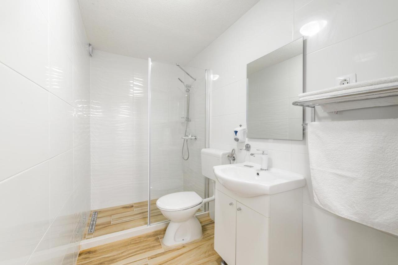 Apartments By The Sea Baska Voda, Makarska - 17570 Exterior photo