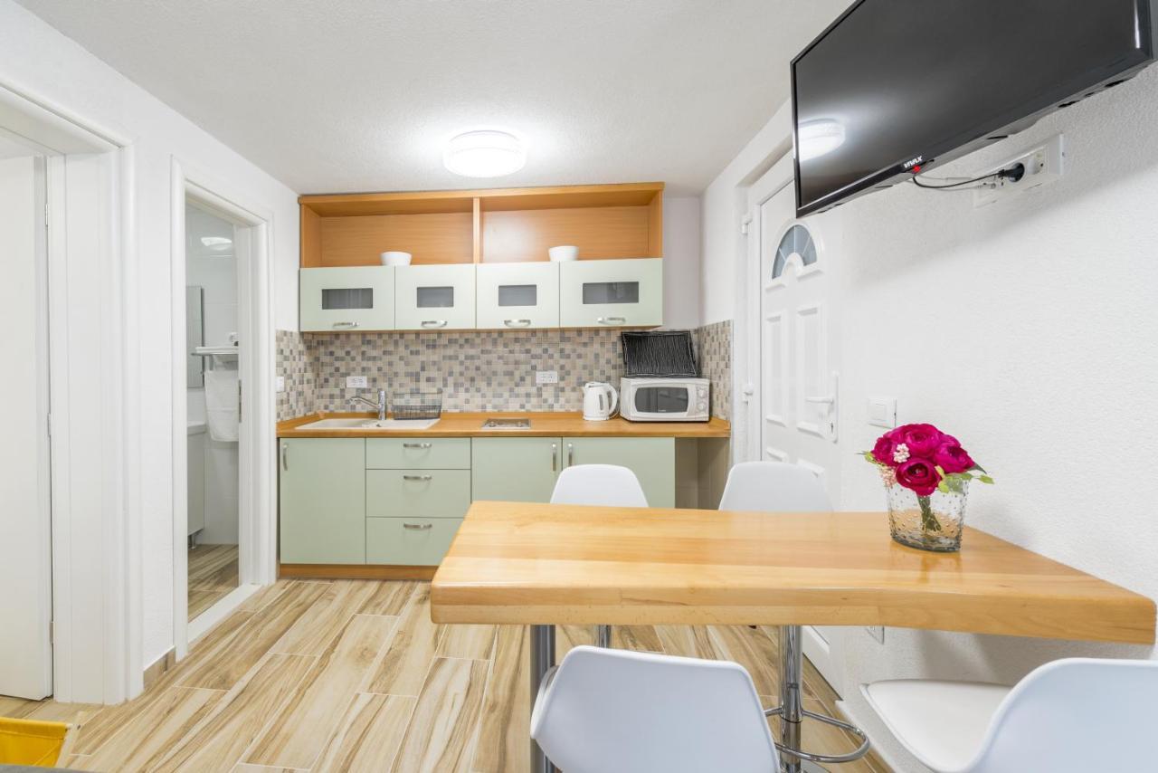 Apartments By The Sea Baska Voda, Makarska - 17570 Exterior photo