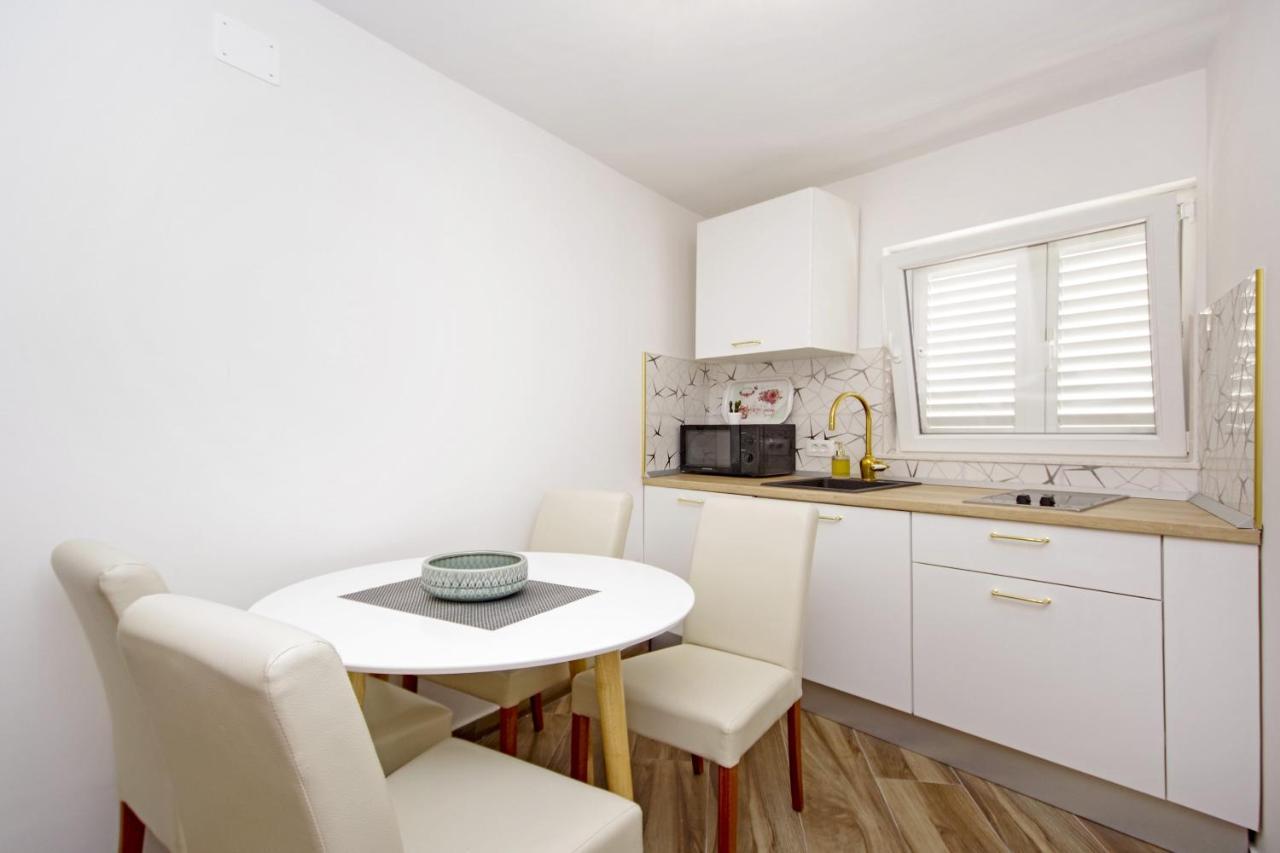 Apartments By The Sea Baska Voda, Makarska - 17570 Exterior photo