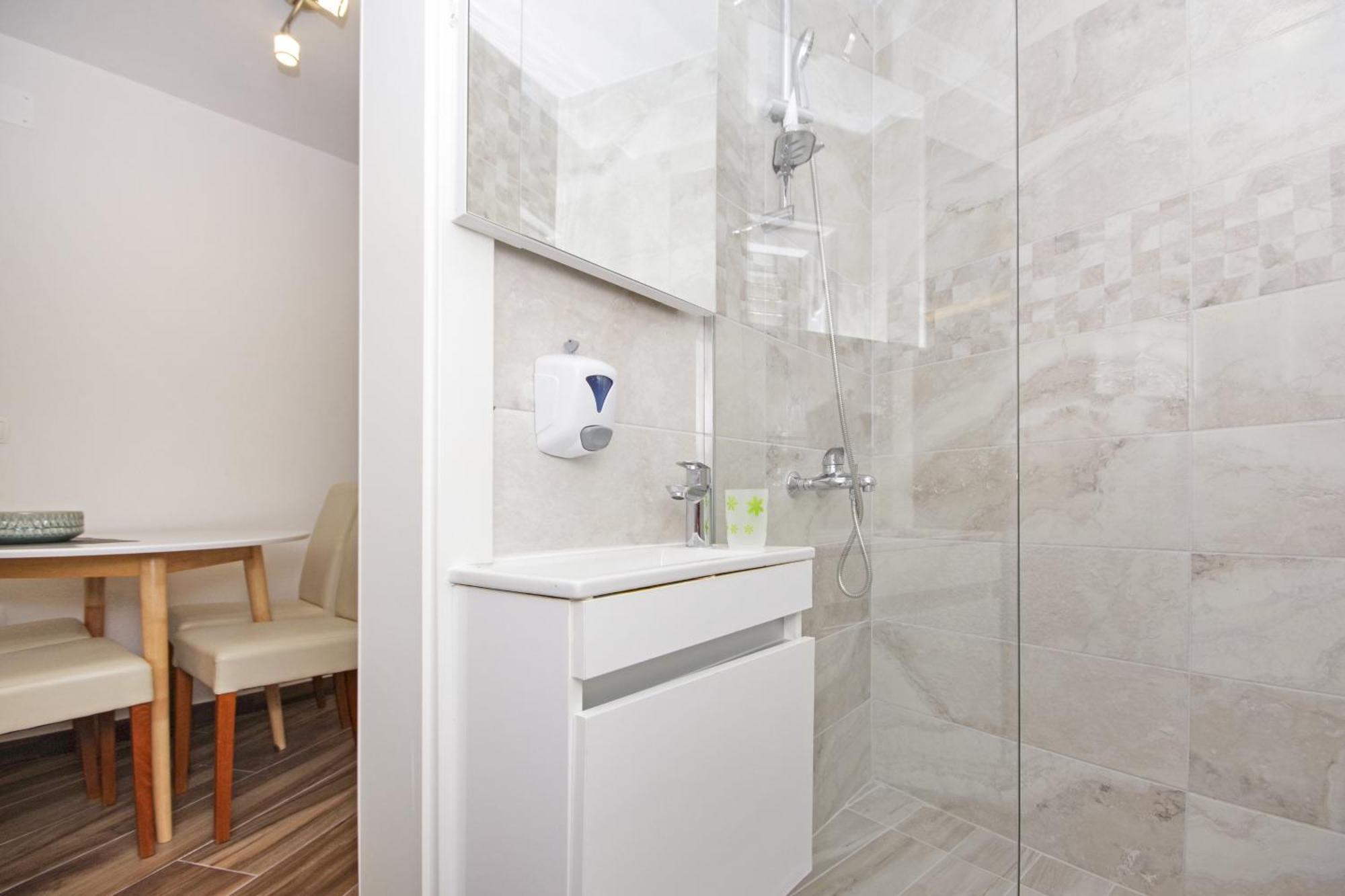 Apartments By The Sea Baska Voda, Makarska - 17570 Room photo
